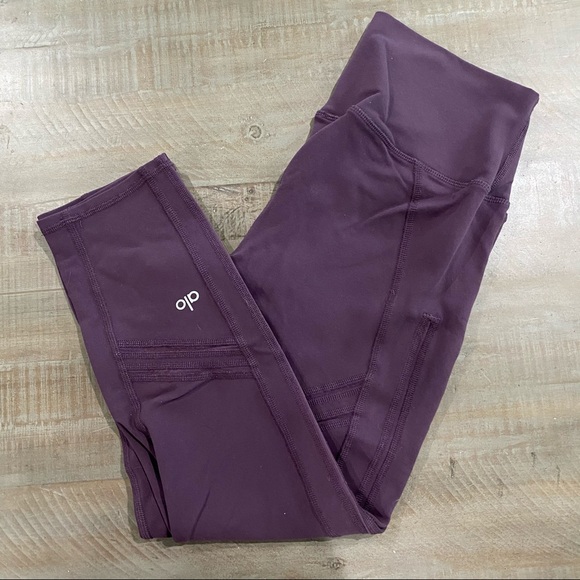 ALO Yoga Pants - ALO Capri Purple Leggings - Large